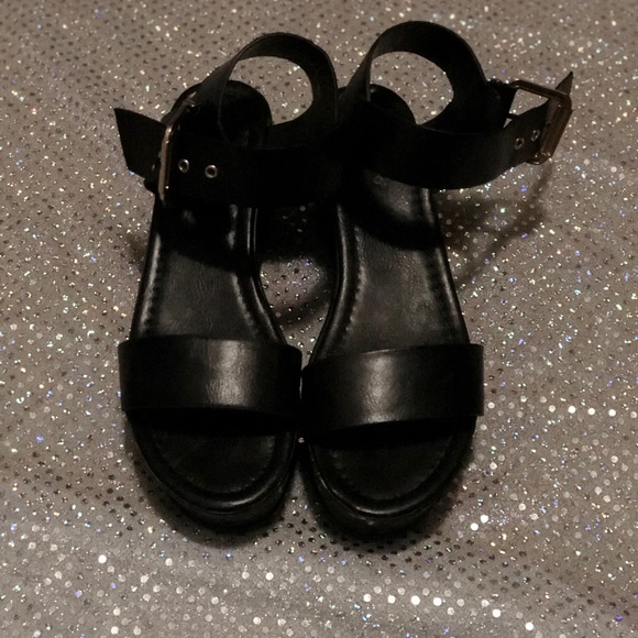 Summer Sandal - Picture 1 of 3